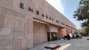 Embajada de Estados Unidos suspende servicios consulares por 24 horas en México