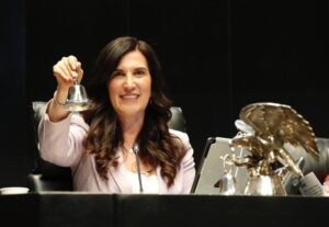 Kenia López Rabadán reflexiona sobre la división de poderes en San Lázaro
