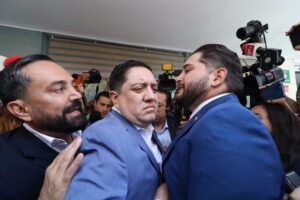 Diputados Ávila y Gutiérrez se encaran en el Senado durante la Permanente