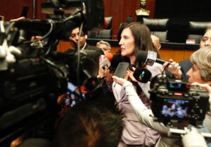 Kenia López Rabadán llama a frenar la polarización tras enfrentamiento entre diputados