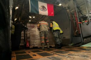 México envía segundo cargamento con 80 toneladas de ayuda a Colombia